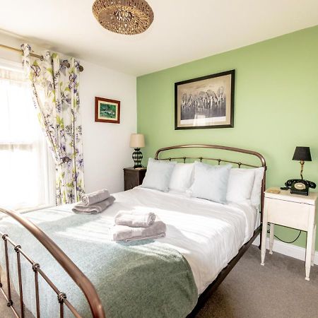Stylish 2 Bedrooms Cosy & Bright Cottage, Pet Friendly, Sleeps 5, Titchfield Village - Summer Special Offer!! - By Blue Puffin Stays Экстерьер фото