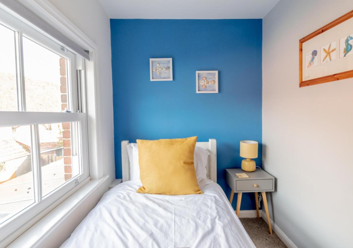 Stylish 2 Bedrooms Cosy & Bright Cottage, Pet Friendly, Sleeps 5, Titchfield Village - Summer Special Offer!! - By Blue Puffin Stays Экстерьер фото