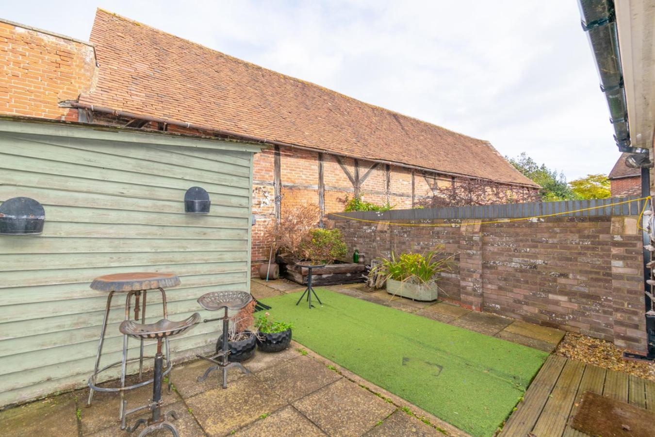 Stylish 2 Bedrooms Cosy & Bright Cottage, Pet Friendly, Sleeps 5, Titchfield Village - Summer Special Offer!! - By Blue Puffin Stays Экстерьер фото