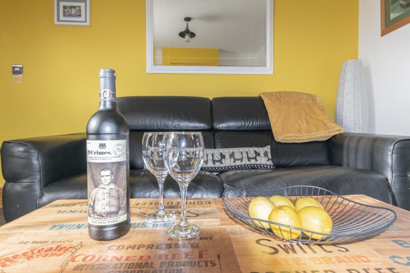 Stylish 2 Bedrooms Cosy & Bright Cottage, Pet Friendly, Sleeps 5, Titchfield Village - Summer Special Offer!! - By Blue Puffin Stays Экстерьер фото