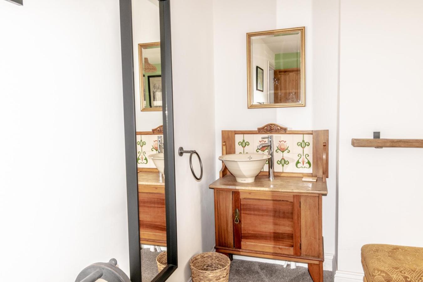Stylish 2 Bedrooms Cosy & Bright Cottage, Pet Friendly, Sleeps 5, Titchfield Village - Summer Special Offer!! - By Blue Puffin Stays Экстерьер фото