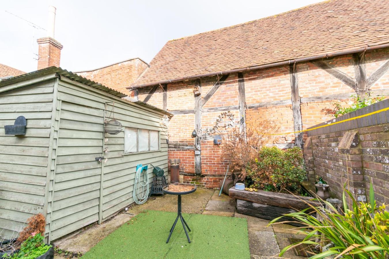 Stylish 2 Bedrooms Cosy & Bright Cottage, Pet Friendly, Sleeps 5, Titchfield Village - Summer Special Offer!! - By Blue Puffin Stays Экстерьер фото